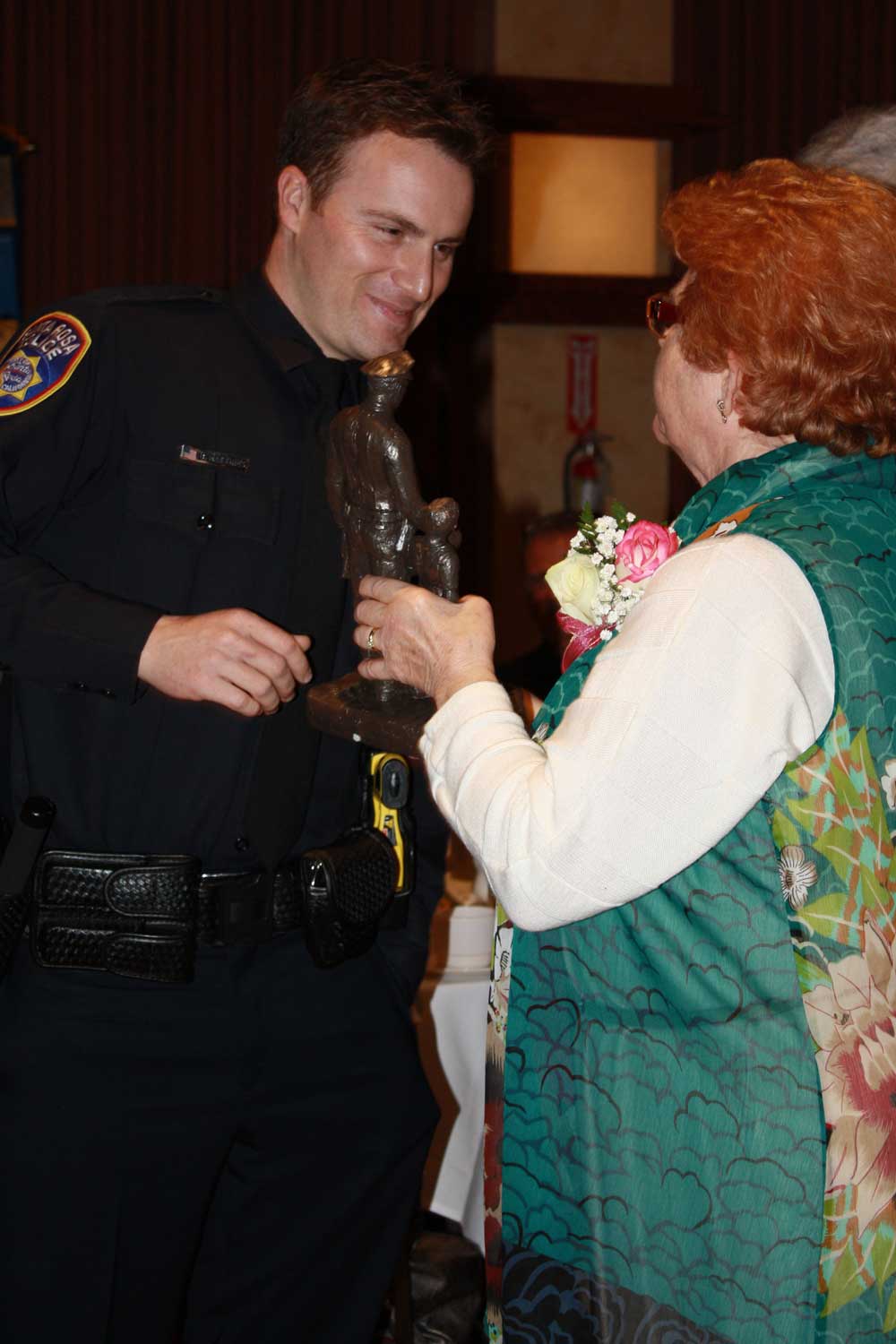 2014-Police-Officer-Recipient-with-Teri-Abramson